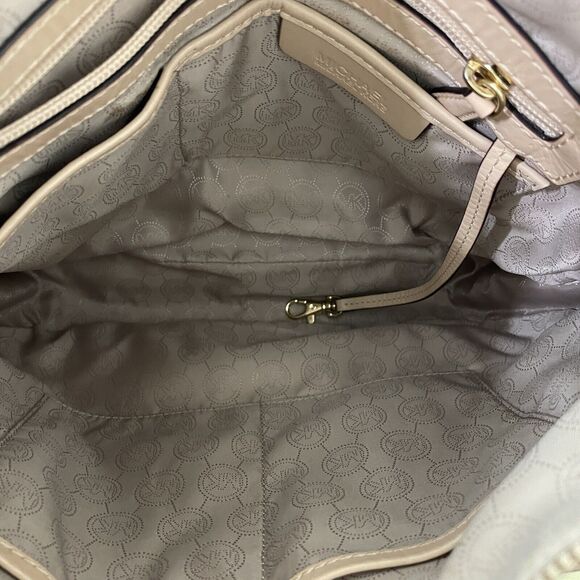Michael Kors Jet Set Monogram Shoulder Bag Pleated White Tan Signature MK Logo - Picture 12 of 13